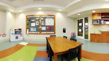 Zona de juegos infantil cubierta