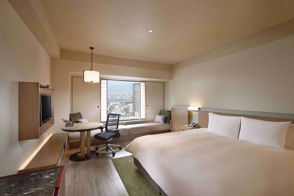 Minibar, in-room safe, soundproofing, iron/ironing board
