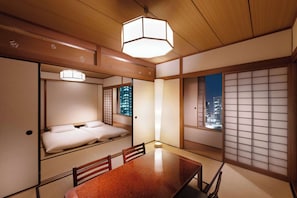 Suite (Japanese Style) | Minibar, caja de seguridad en la habitación y insonorización