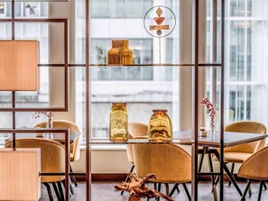 4 restaurants, breakfast, lunch, dinner served; Japanese cuisine