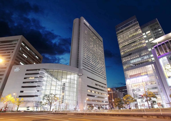 住宿正面 (夜晚)