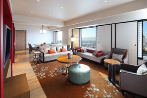 King Presidential Suite | Living area