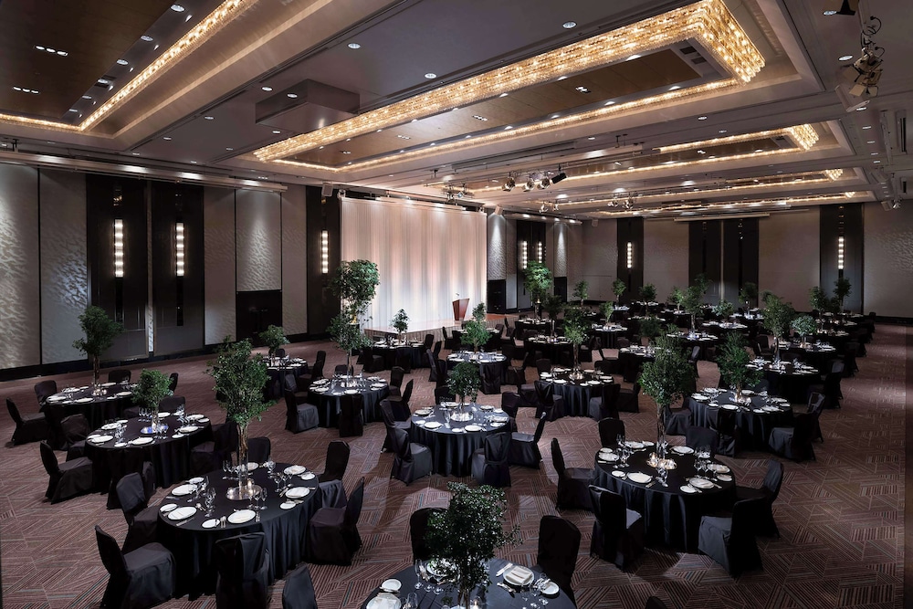 Hilton Osaka by null