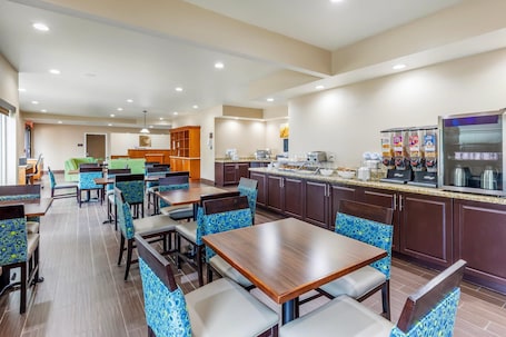 Free daily full breakfast . Comfort Inn & Suites Temple - Medical Center