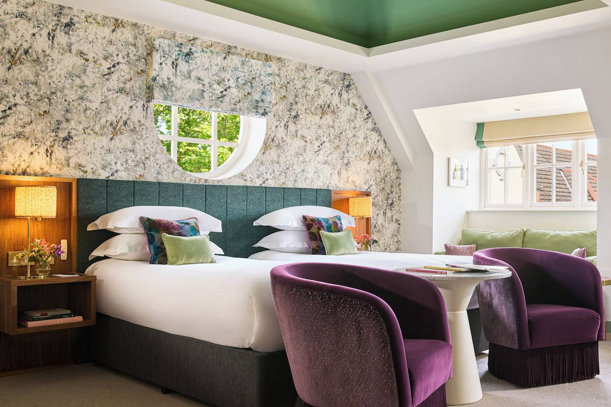 deluxe twin room | egyptian cotton sheets, premium bedding, pillow-top beds, minibar