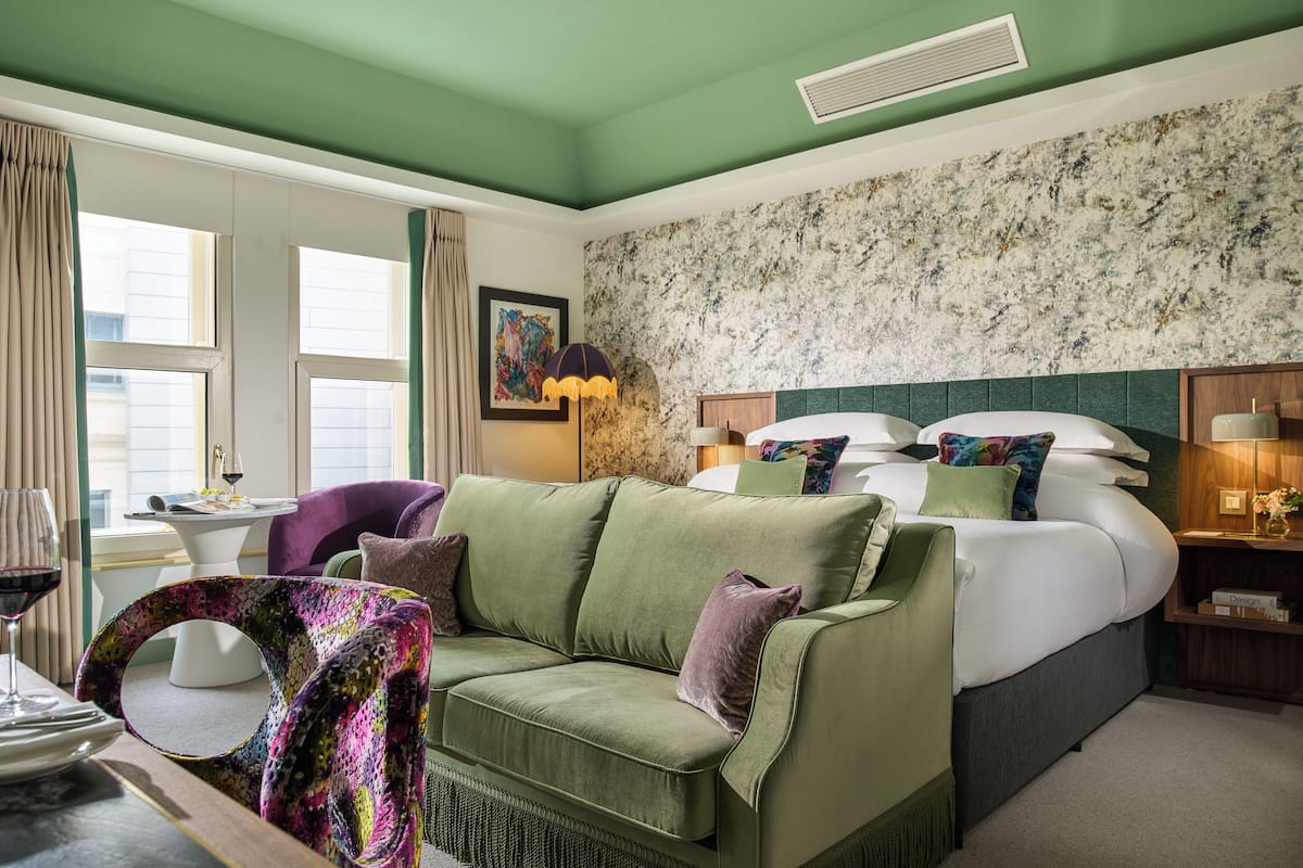 Egyptian cotton sheets, premium bedding, pillowtop beds, minibar