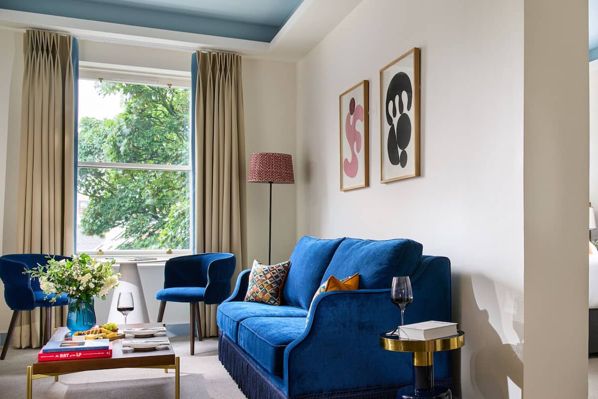 Egyptian cotton sheets, premium bedding, pillowtop beds, minibar