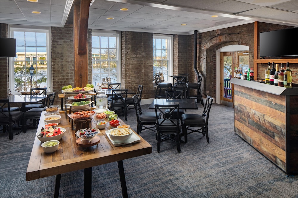 River Street Inn by null