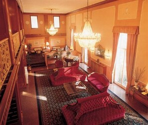 Sala de estar en el lobby