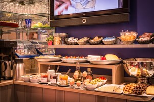 Colazione continentale, servita tutte le mattine (18 EUR a persona) 