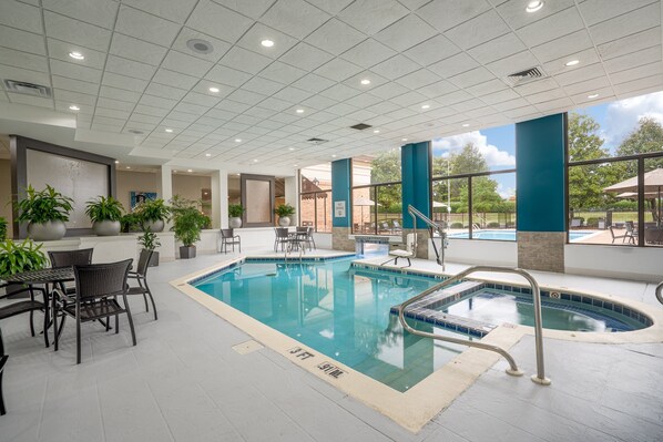 Seasonal outdoor pool - Holiday Inn Research Park by IHG (Huntsville)