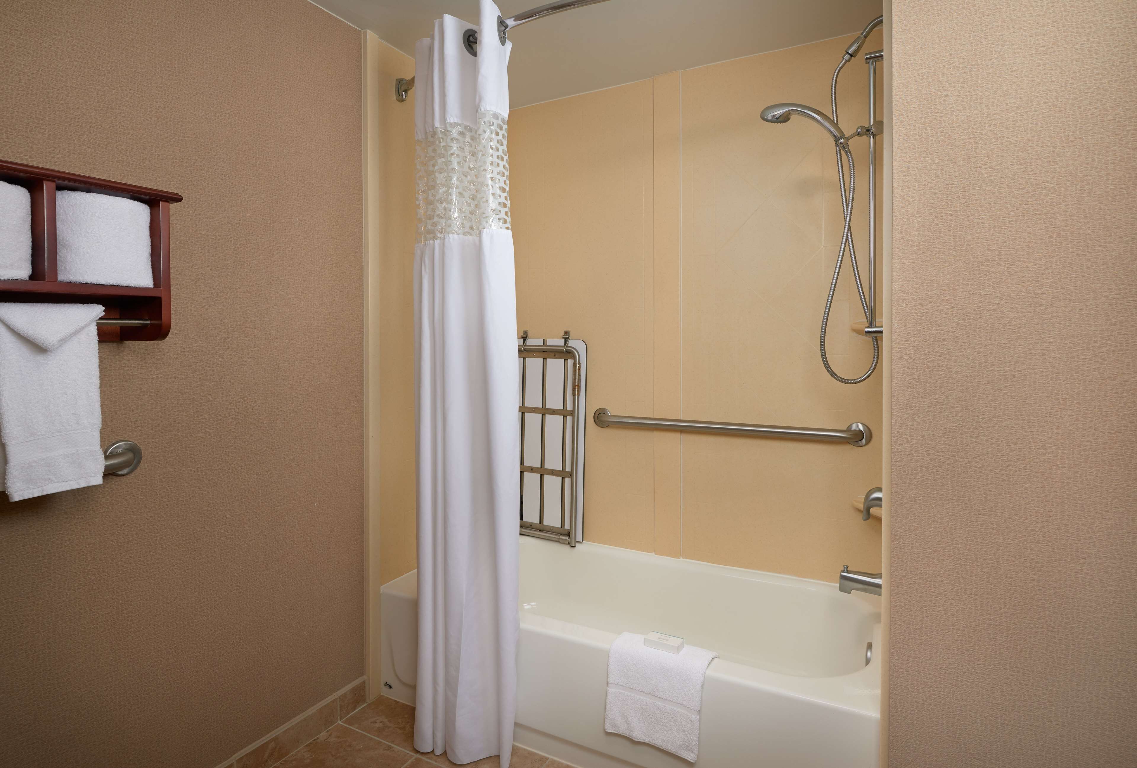 room, 1 double bed, accessible, bathtub | bathroom | combined shower/bathtub, eco-friendly toiletries, hair dryer, towels