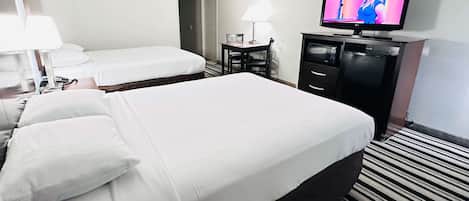 Escritorio, wifi gratis y ropa de cama