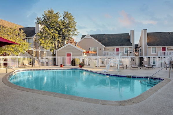 Seasonal outdoor pool, pool umbrellas