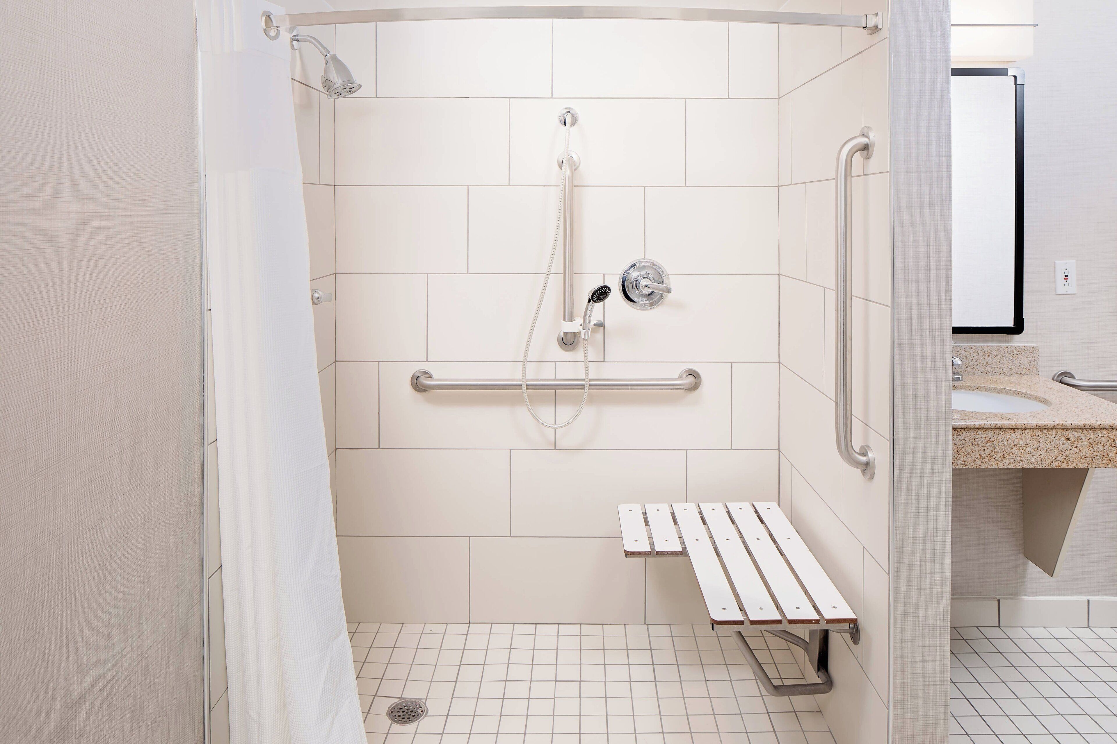combined shower/bathtub, eco-friendly toiletries, hair dryer, towels