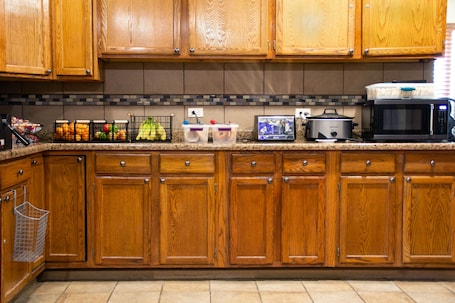 Free daily continental breakfast