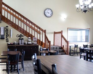 Lobby sitting area - New Victorian Inn Norfolk (Norfolk)