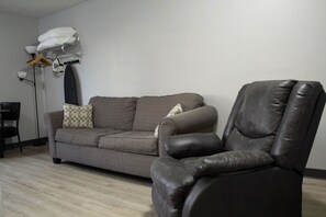 Deluxe Room, 1 King Bed with Sofa bed - New Victorian Inn Norfolk (Norfolk)
