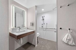 Eco-friendly toiletries, hair dryer, towels, soap - Hampton Inn by Hilton Los Angeles Airport (Inglewood)