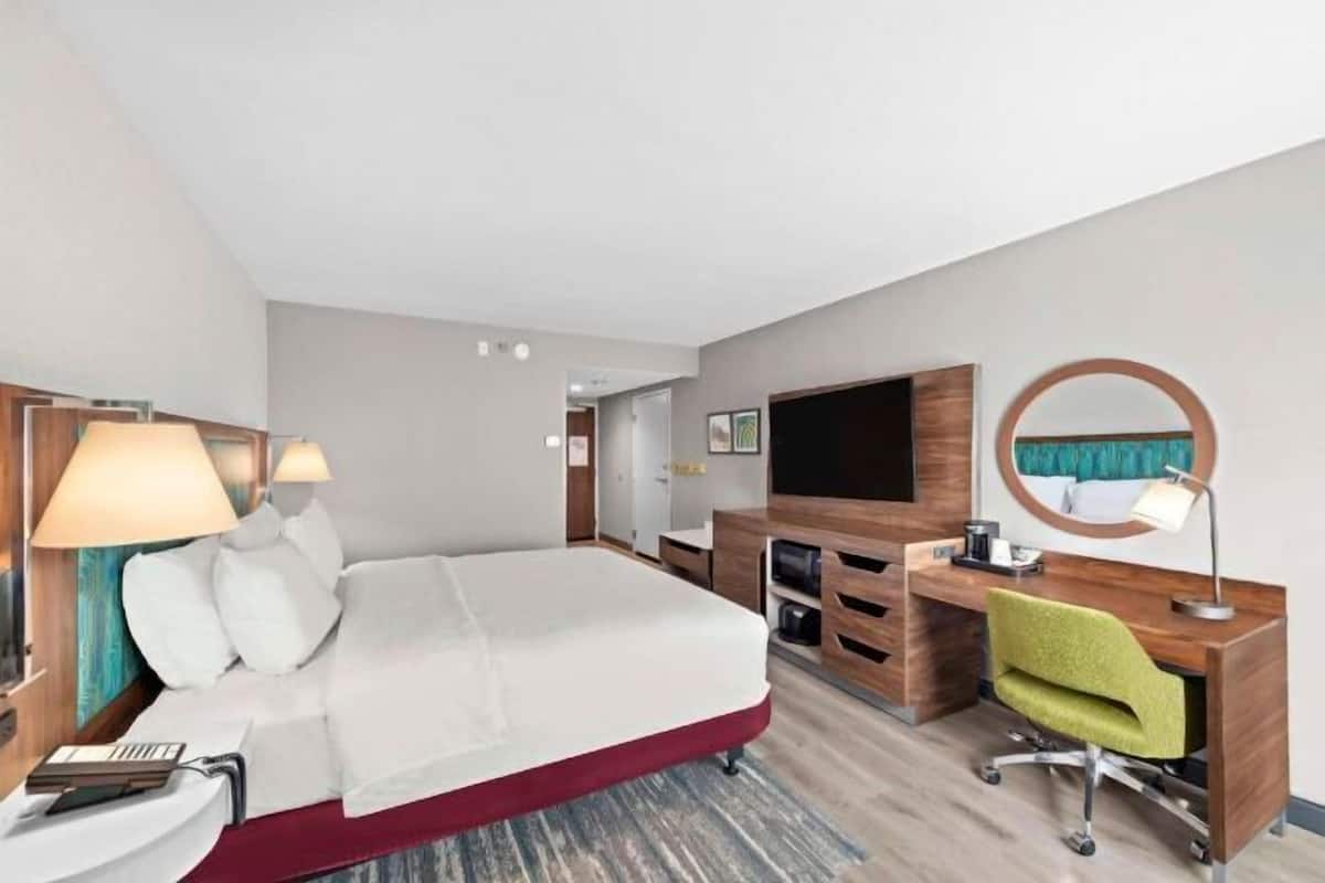Desk, laptop workspace, iron/ironing board, free WiFi