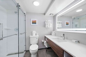 Bathroom shower - Hampton Inn by Hilton Los Angeles Airport (Inglewood)