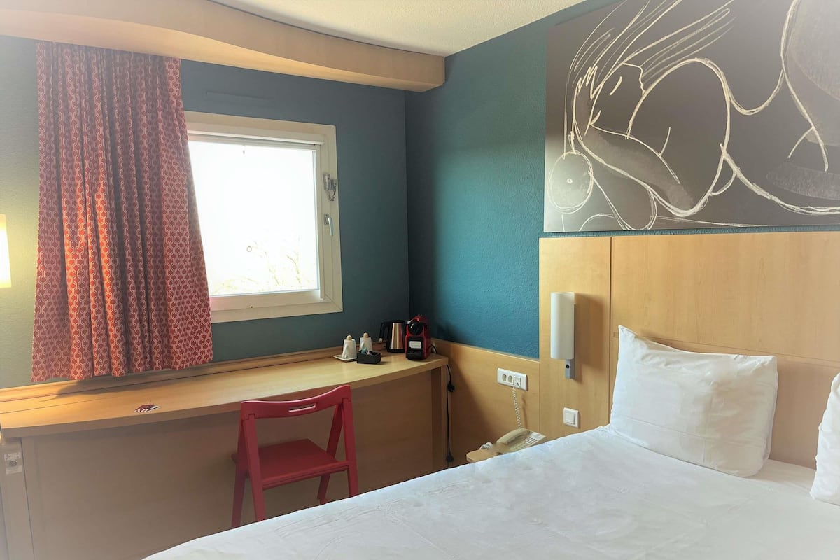 Chambre supérieure double, 1 lit double | Literie de qualité, bureau, rideaux d’obscurcissement