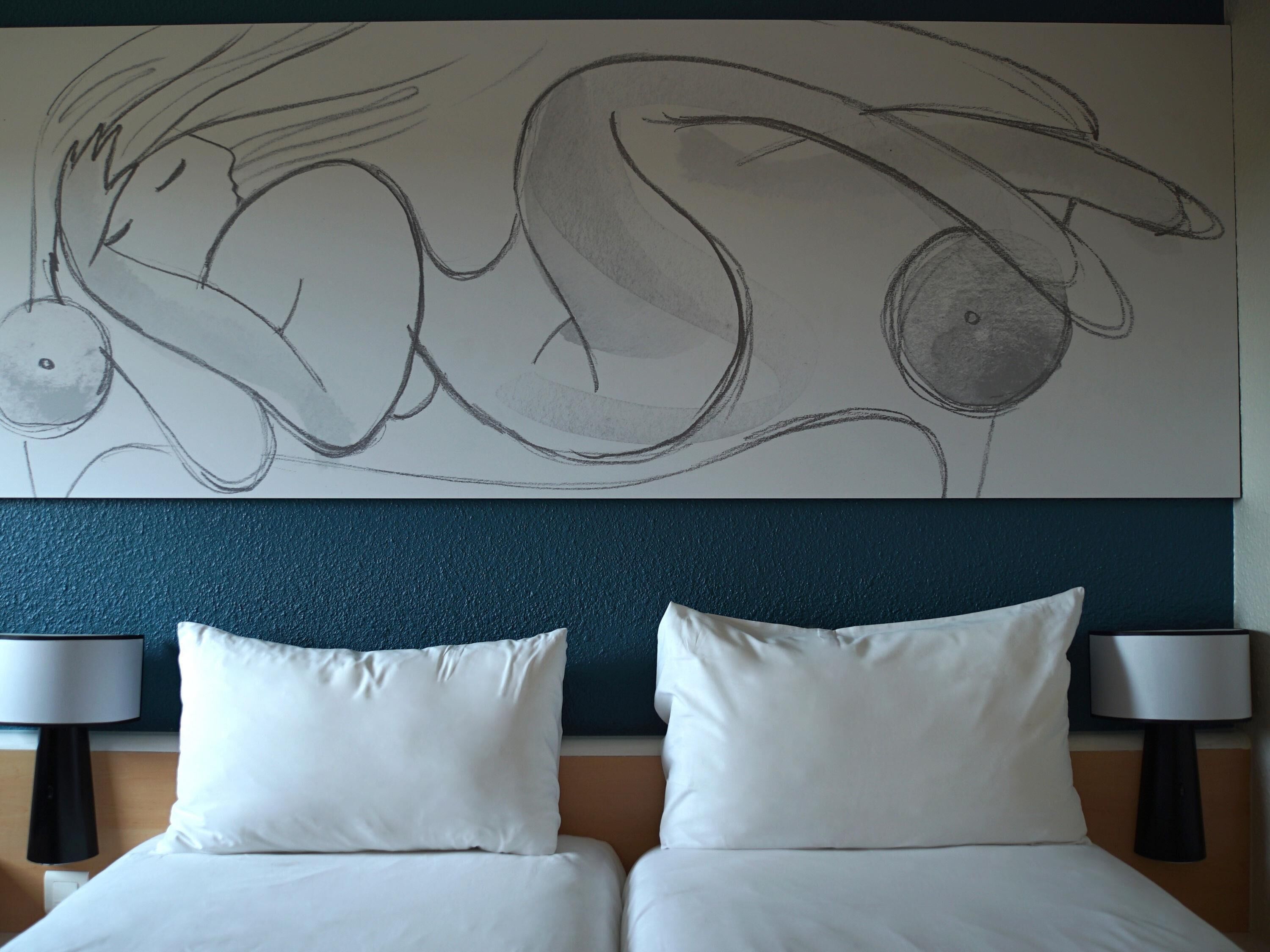 Standard Twin Room, 2 Katil Bujang (Single) | Peralatan tempat tidur premium, meja, langsir/tirai gelap terus 