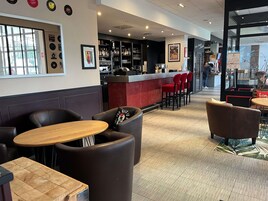 Bar (en el alojamiento)