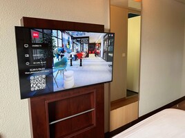 高档床上用品、办公桌、遮光窗帘、隔音