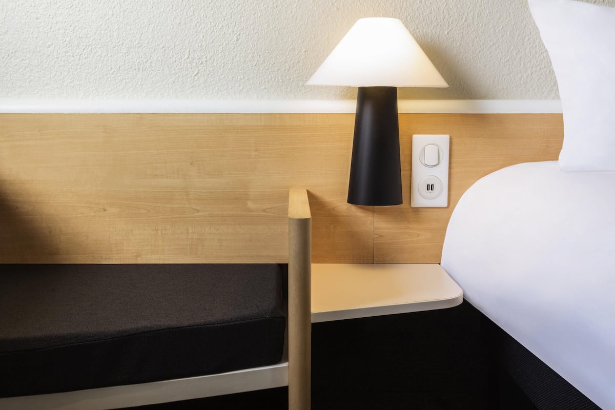 Kahden hengen standard-huone, 1 parisänky | Ylelliset vuodevaatteet, työpöytä, pimennysverhot, äänieristys