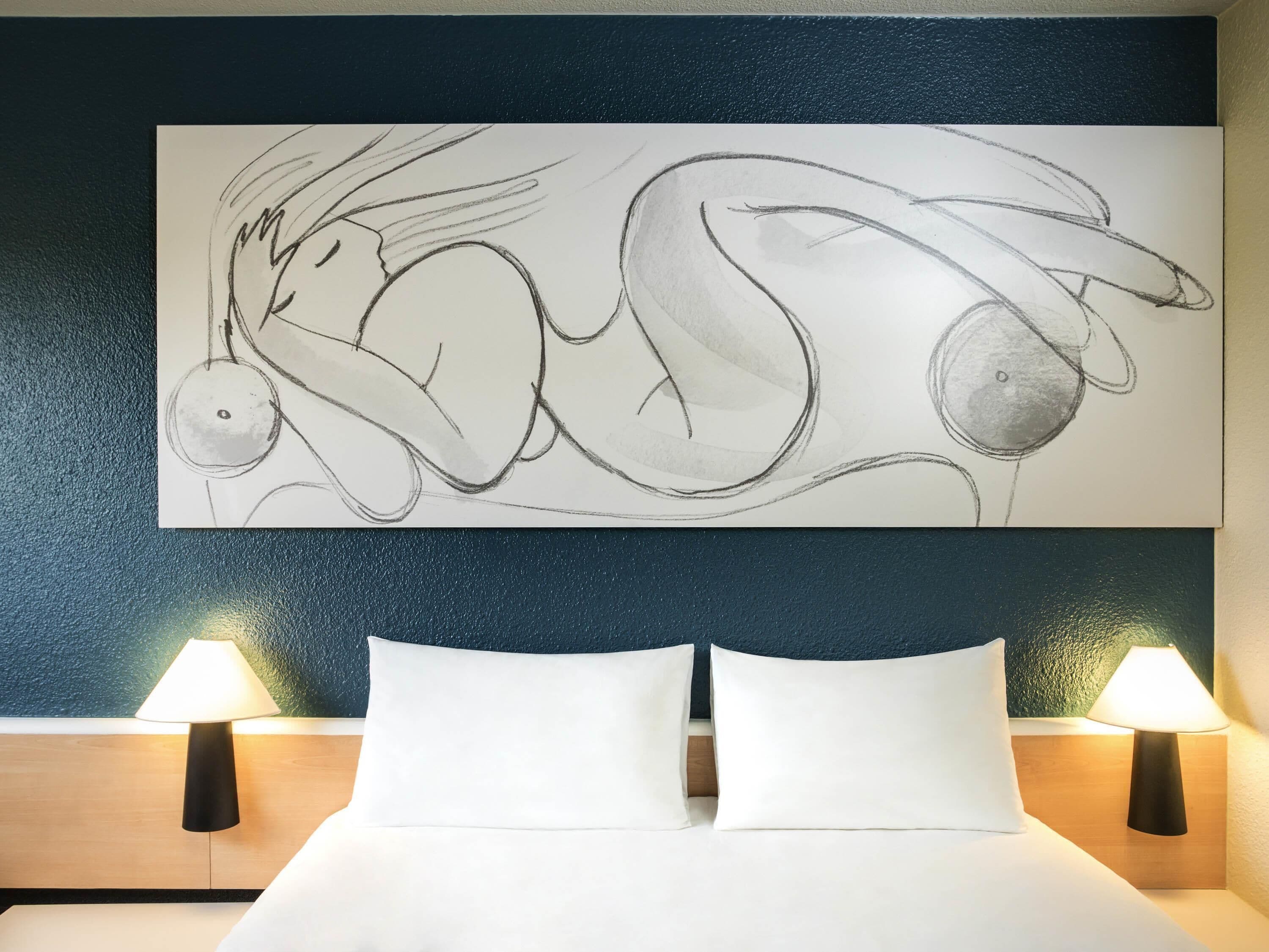 Literie de qualité supérieure, bureau, rideaux occultants