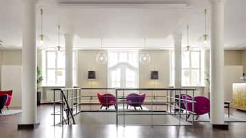Coin salon dans le hall
