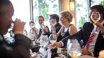Der serveres aftensmad