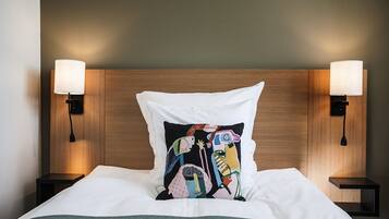 Single Room, 1 Queen Bed, Fjord View, Main Building | 1 bedroom, minibar, in-room safe, desk