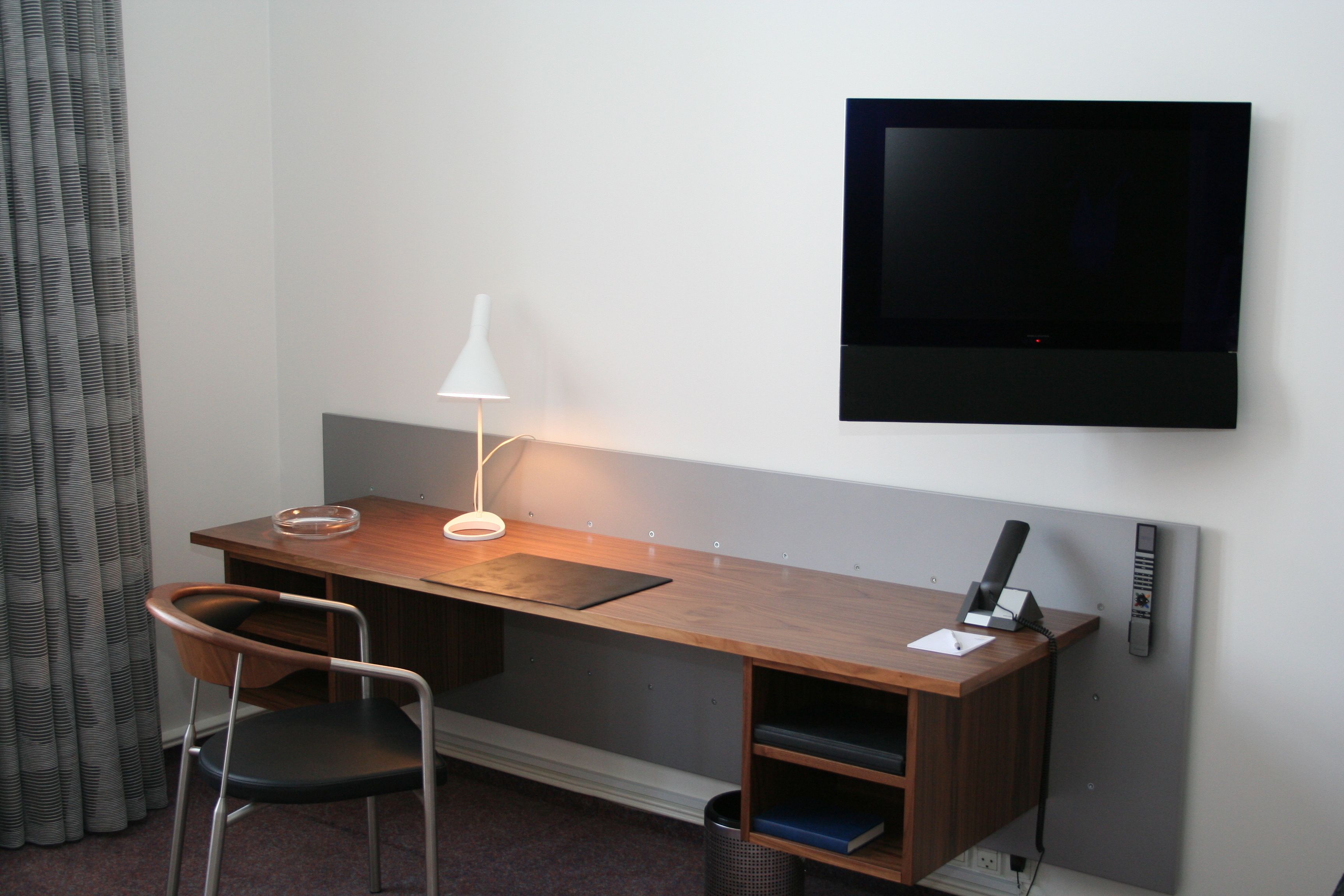 in-room business centre