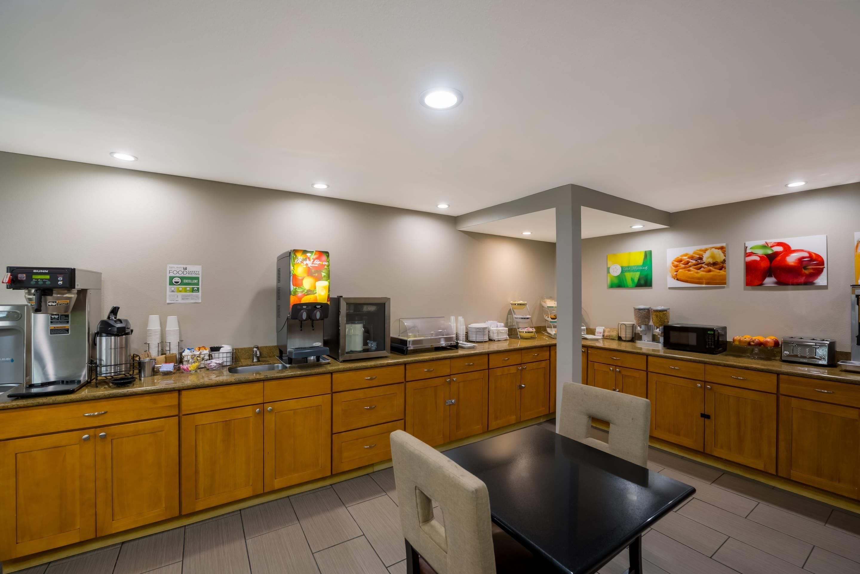 free daily continental breakfast