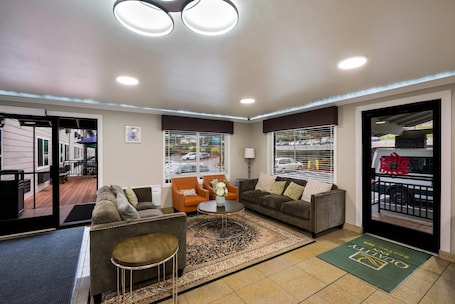 Lobby. Quality Inn SeaTac Airport-Seattle