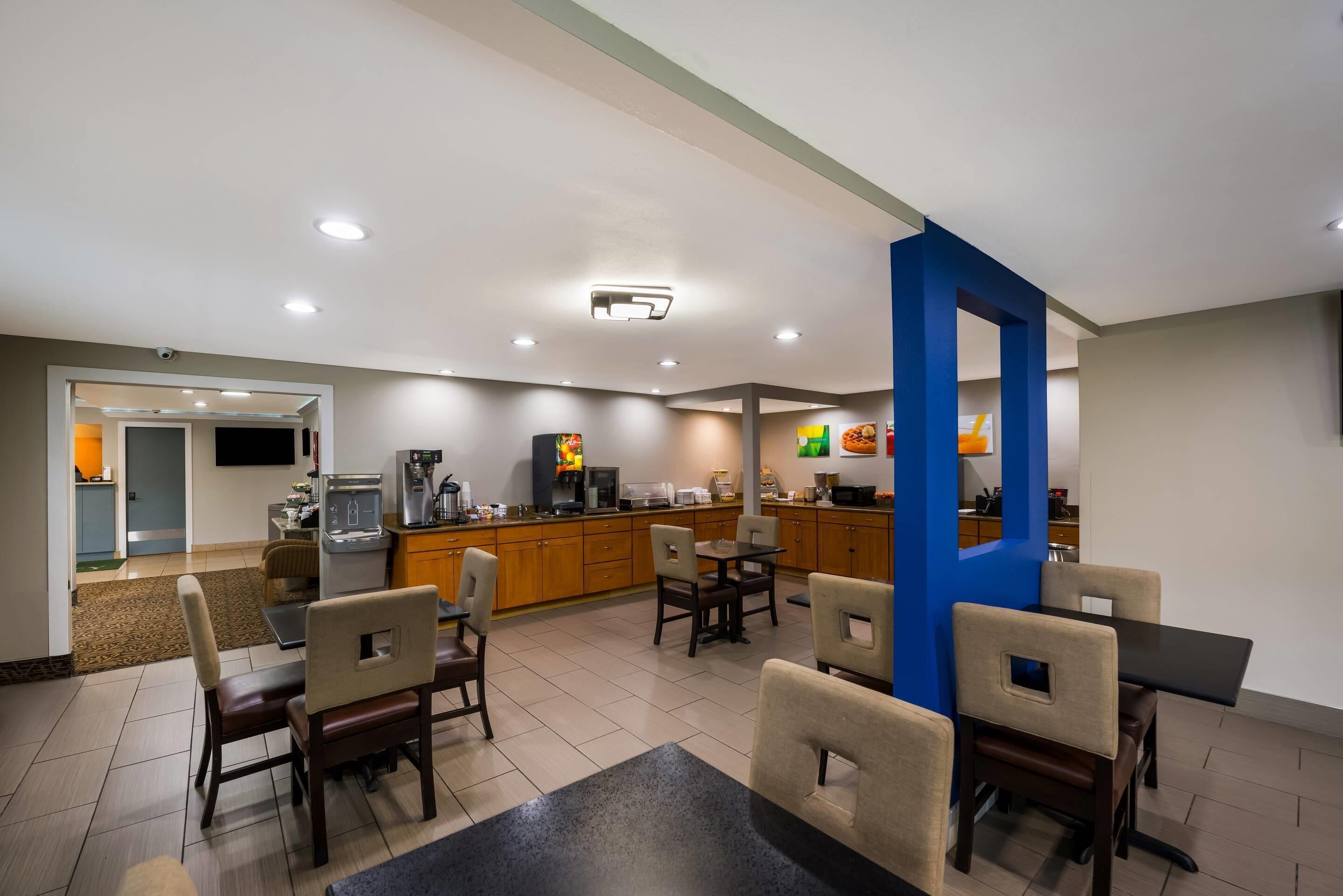 Free daily continental breakfast 