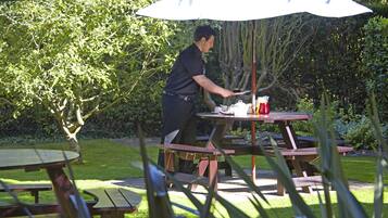 Lunch and dinner served, local cuisine