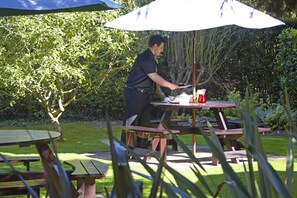 Lunch and dinner served - Best Western PLUS Old Tollgate Hotel (Steyning)