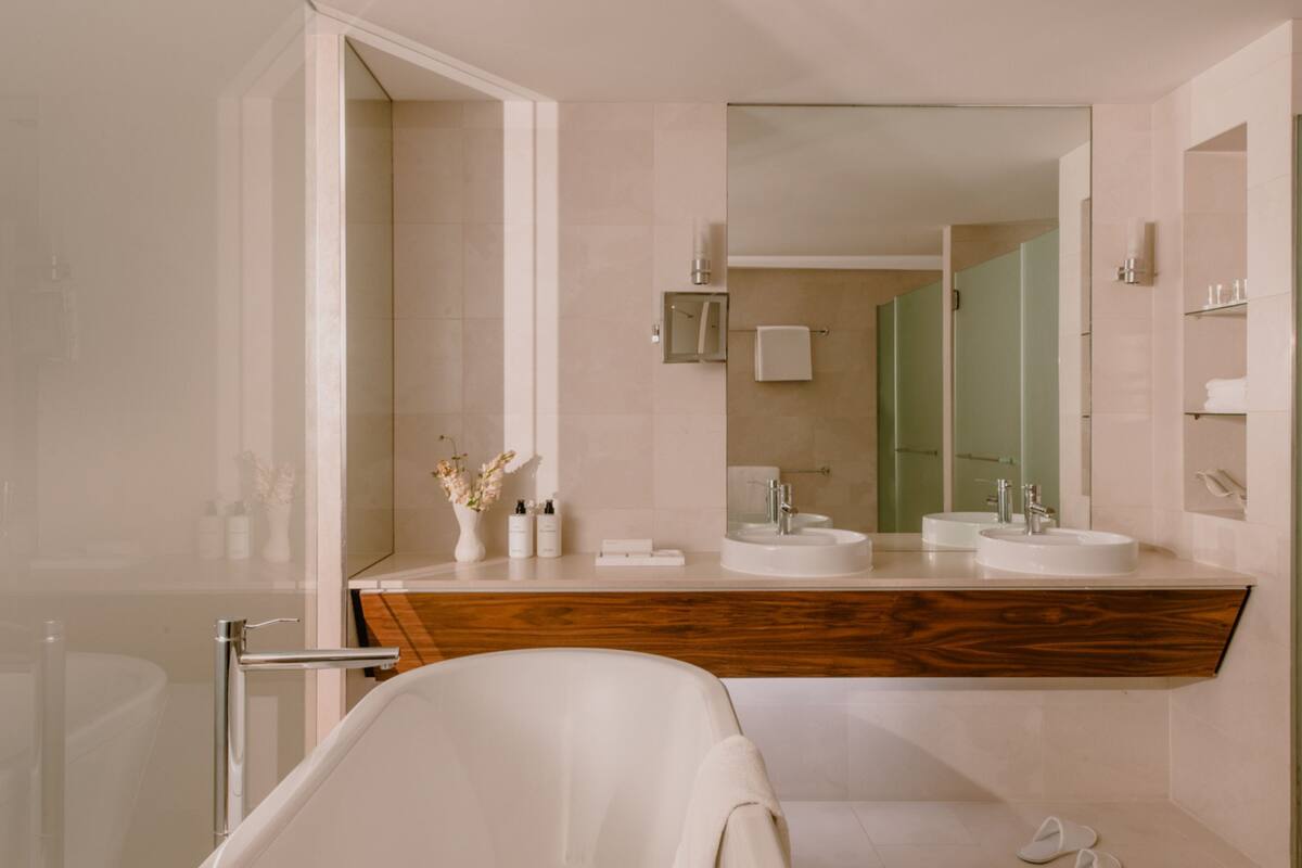 premium suite, 1 bedroom, club lounge access (high floor) | bathroom | eco-friendly toiletries, hair dryer, bathrobes, slippers