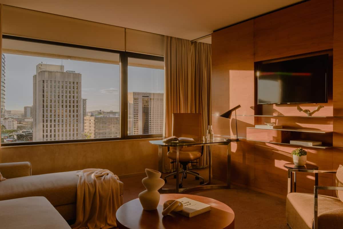 premium suite, 1 bedroom, club lounge access (high floor) | premium bedding, minibar, in-room safe, desk