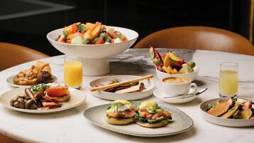 Sarapan prasmanan