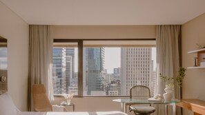 Literie de qualité, minibar, coffre-fort, bureau