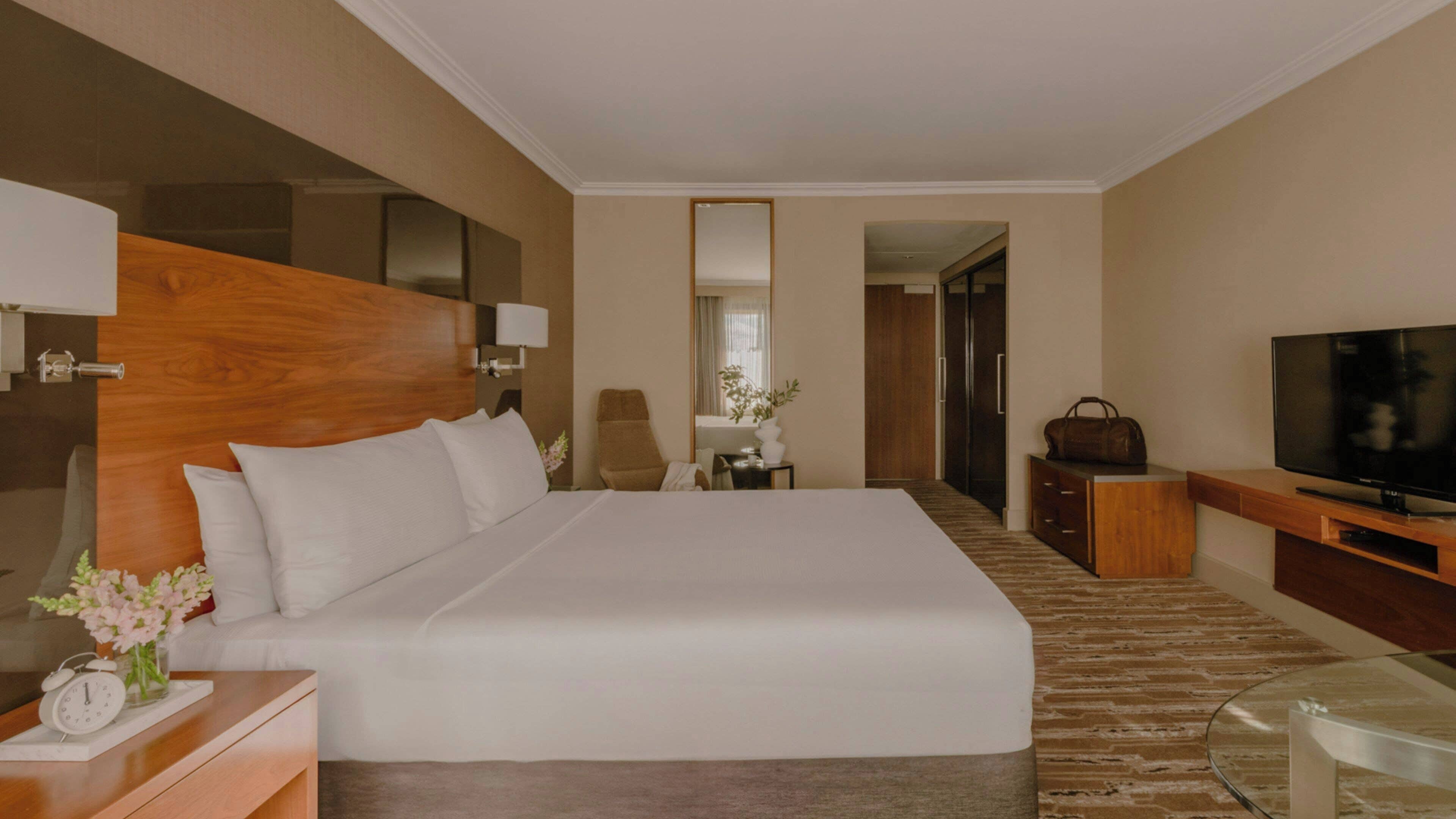 Classic Room, 1 King Bed, Club Lounge Access (High Floor)