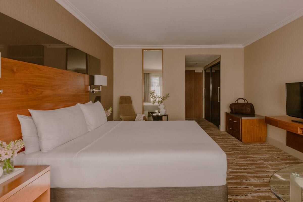 Premium bedding, minibar, in-room safe, desk
