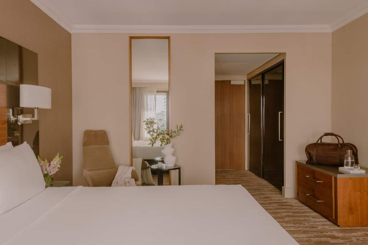 Premium bedding, minibar, in-room safe, desk