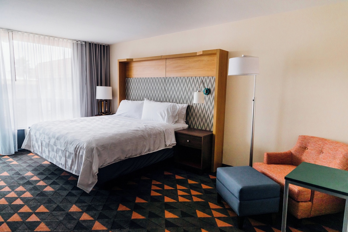In-room safe, desk, iron/ironing board, cribs (free)