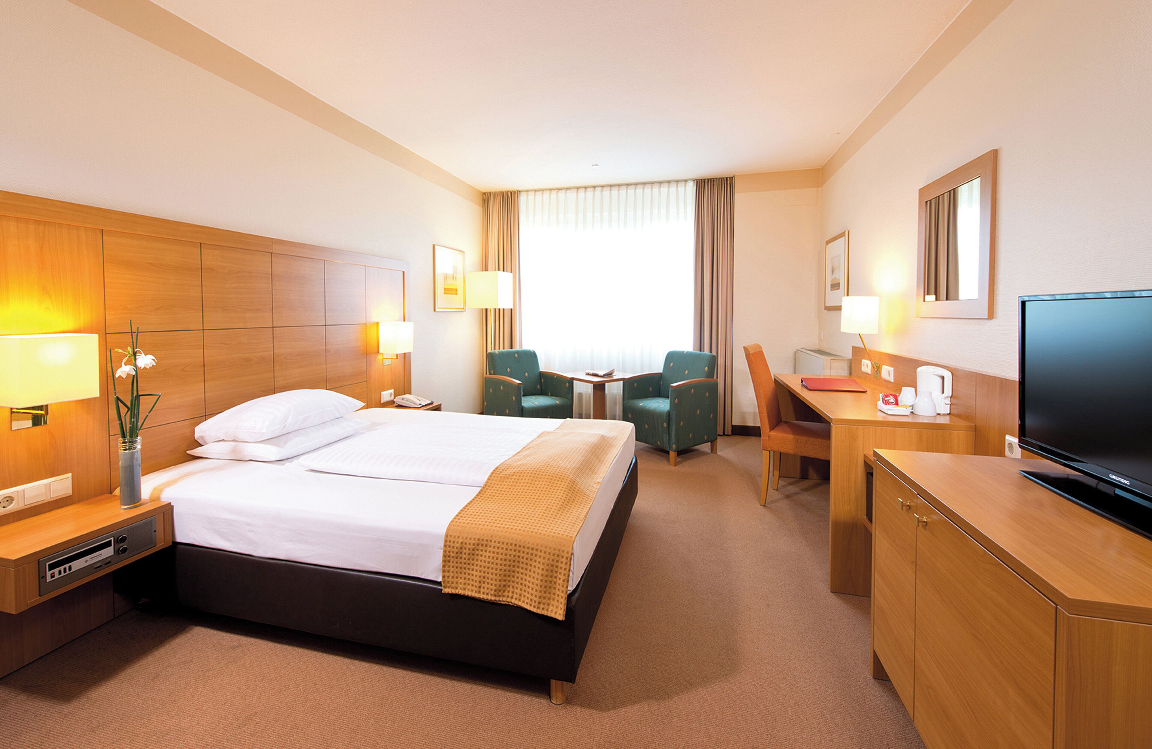 Literie hypoallergénique, coffre-fort, bureau, lit de bébé (gratuit)