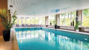 Innenpool, Außenpool, Liegestühle